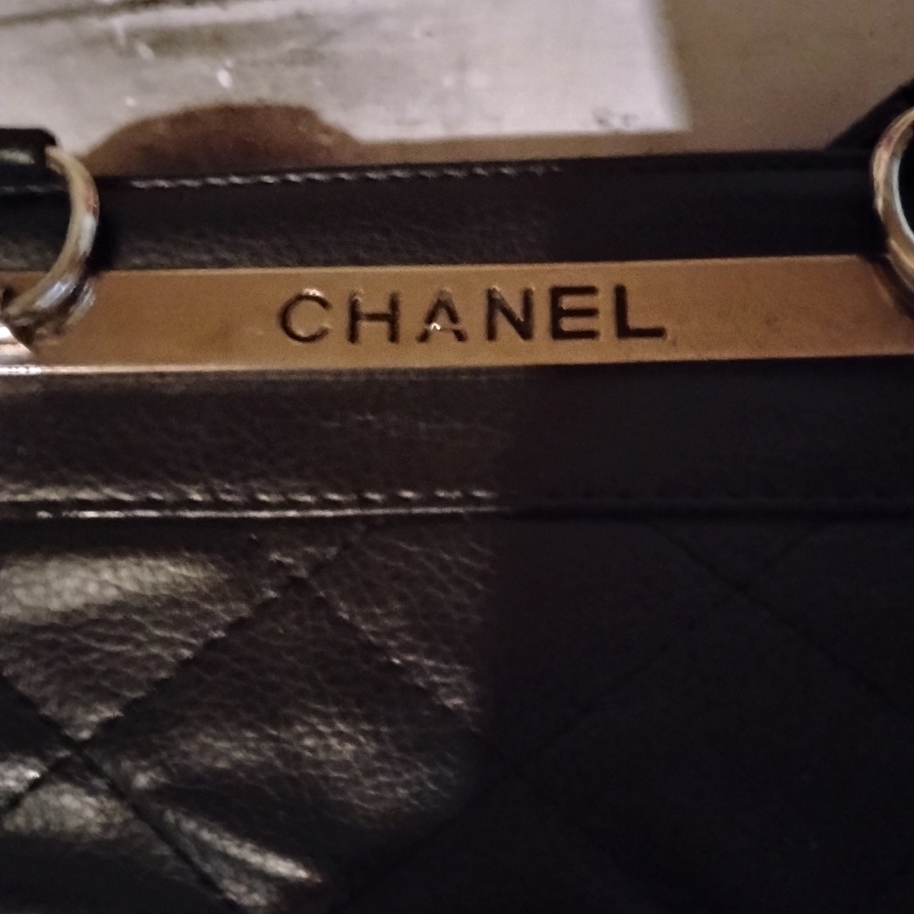 CHANEL Black and Cream Quilted Purse... read Description... - Picture 7 of 11